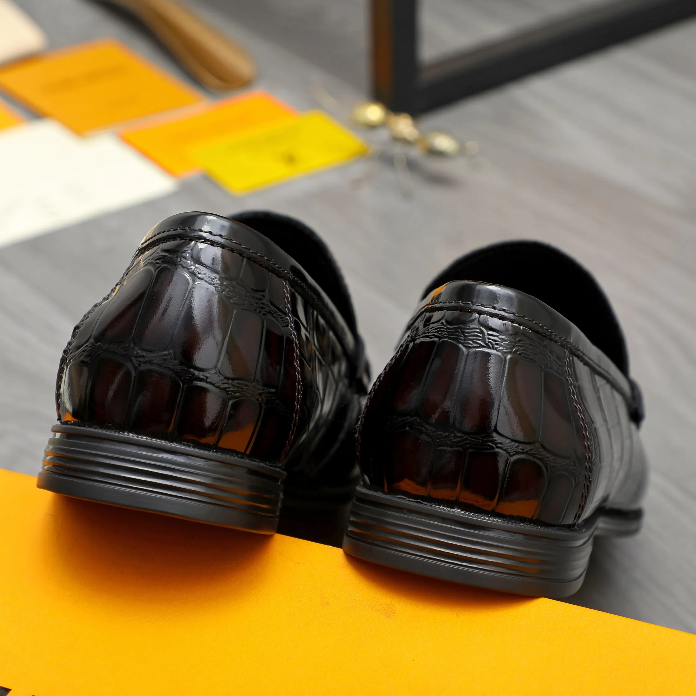 Men's shoes 💰p442 Product trademark: LV (Louis Vuitton) business slip-on leather shoes. Regular size: 38-46 (45.46 is custom-made and non-refundable) Product material: Selected high-quality stone grain cowhide upper, cowhide lining, rubber outsole